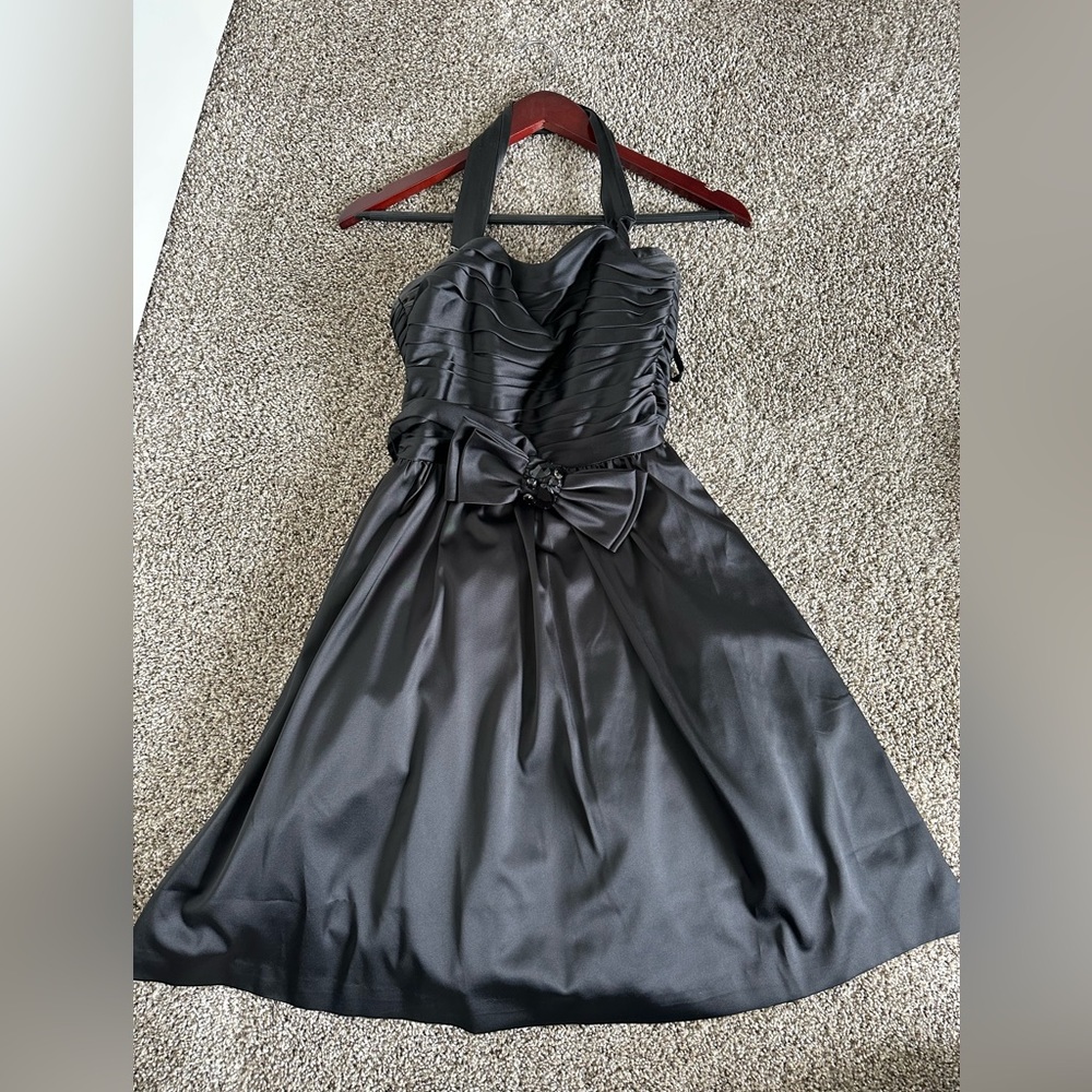 Women’s black dress with attachable‎ waist bow and removable straps